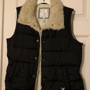 American Eagle Outfitters Black Vest with Cream Sherpa Size large